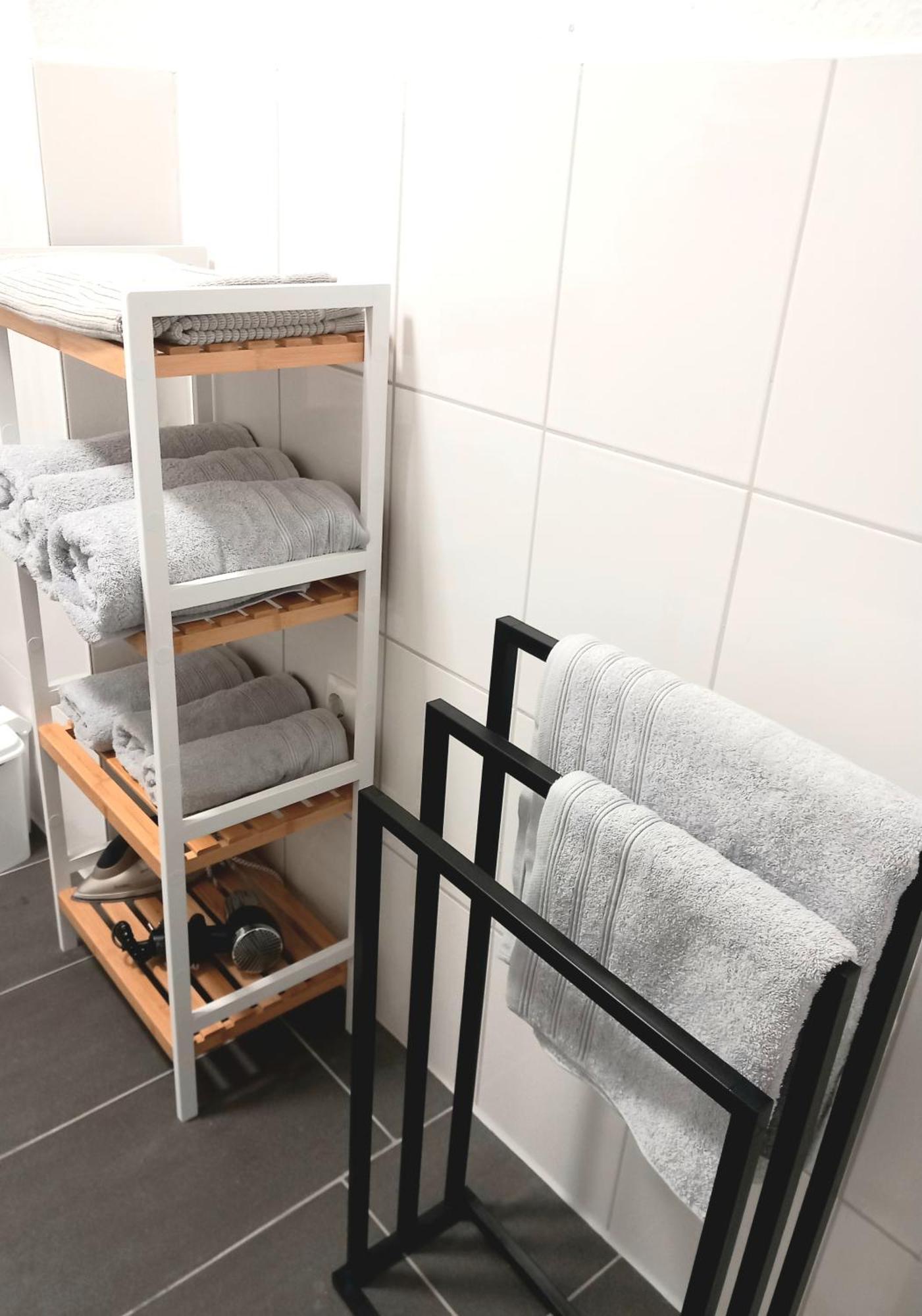 City Apartment Duisburg 2#Netflix &Wlan &Kingsize Bett & Kaffee Maschine & Central & 500M Innenhafen & 2 Min U Bahn エクステリア 写真